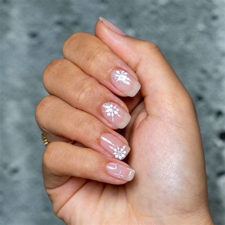 45 Christmas Nail Designs - Simple Christmas Nail Art Ideas