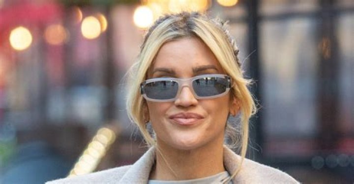 Ashley Roberts makes first public appearance with boyfriend