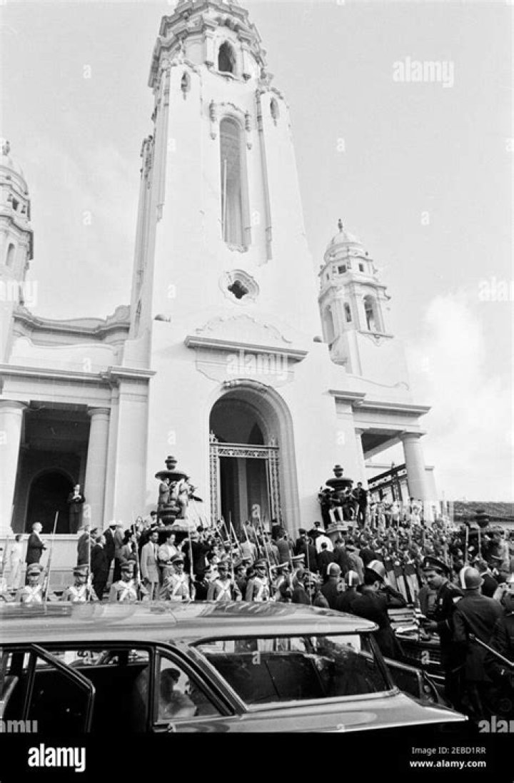 Trip to South America: Caracas, Venezuela, National Pantheon of Venezuela, Wreath-laying ceremony at Simón Bolívar's tomb, 7:50AM